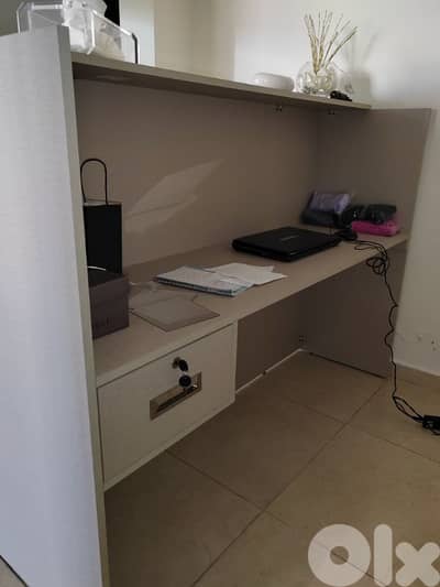عرض مميز! طاولة Reception  جديدة بتصميم راقي – فرصة ما بتتعوض.