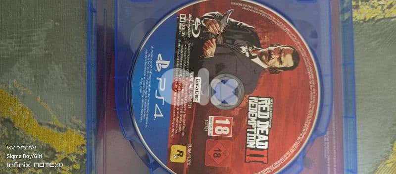 لقطة: PS4 Slim 1TB نظيف جداً + يد أصلية طبعة GTA VI + لعبة RDR2 3