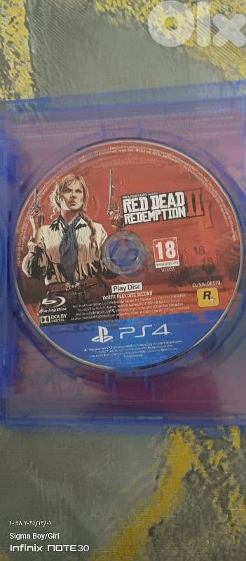 لقطة: PS4 Slim 1TB نظيف جداً + يد أصلية طبعة GTA VI + لعبة RDR2 4