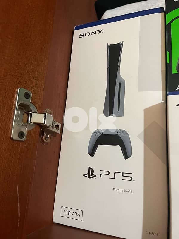 PS5 SLIM 1TB 4