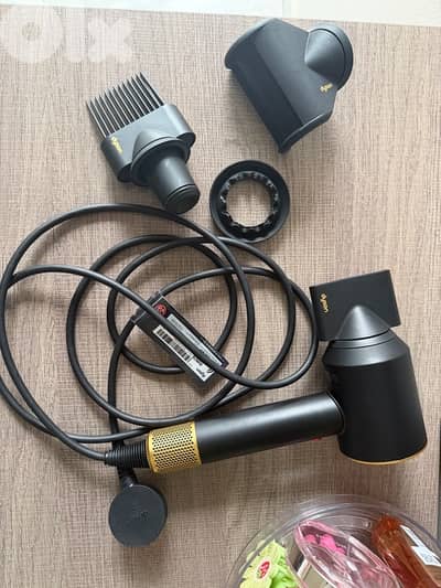 Dyson supersonic hairdryer / blowdyer (sechoir)
