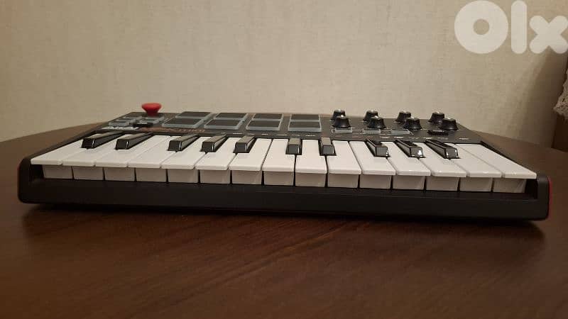 AKAI MPK MINI 2 1
