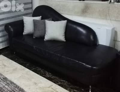 leather sofa in excellent condition