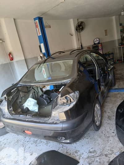 قطع كسر بيجو  206 سيدان 2008 للبيع