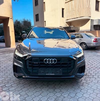 Audi Q8 Quattro S-line Prestige 2019 gray on black (clean carfax)