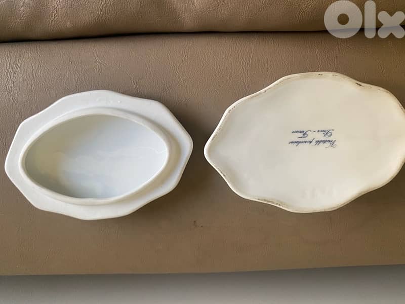 porcelain box signed 3