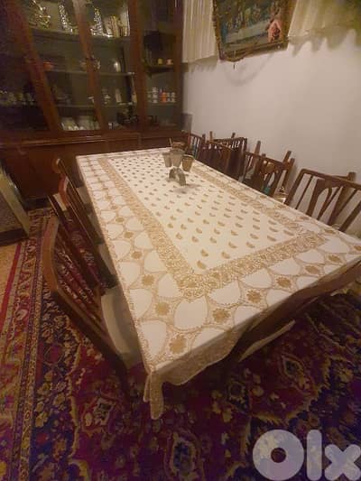 Dining table set ( بداعي السفر)