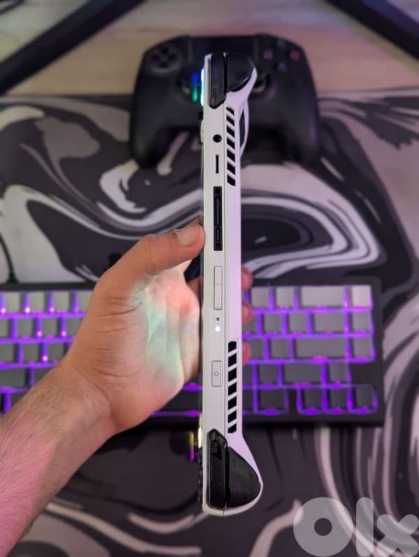ROG ALLY Z1 WITH CASE 3