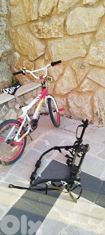 bicycle and car stand for it