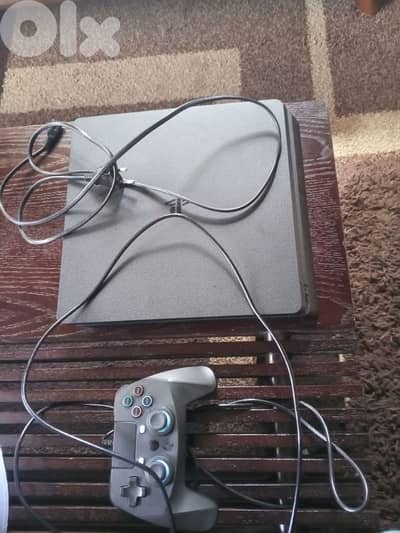 PS4 slim very clean used like new
