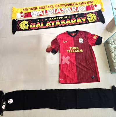 Beshiktash Football Shirt + Scarfs
