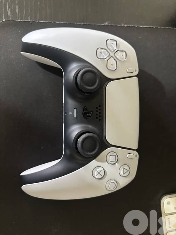 ps5 slim 1 tb whith controller & FC26 used for 2 months only 4