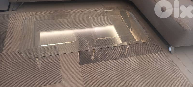 Glass Table with plexiglass support 3