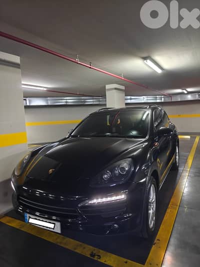 Porsche Cayenne 2013 Cayenne S Original Black on Black Special Edition