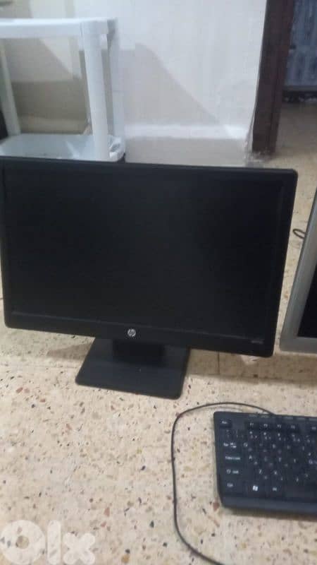 كمبيوتر HP كامل مع كامل ملحقاته - نظيف وشغال 100% 1