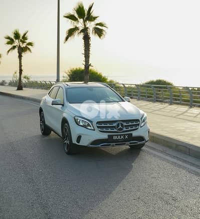 Mercedes  GLA 250 4-Matic - Panoramic Roof - 0 Accident !! AMG Pack
