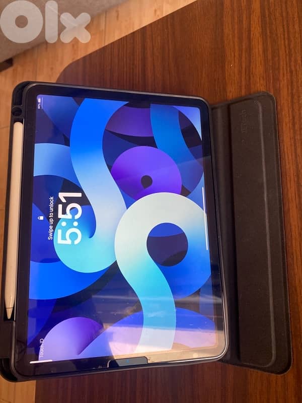used iPad Air 4th generation (very good condition) + apple pen + cover 2