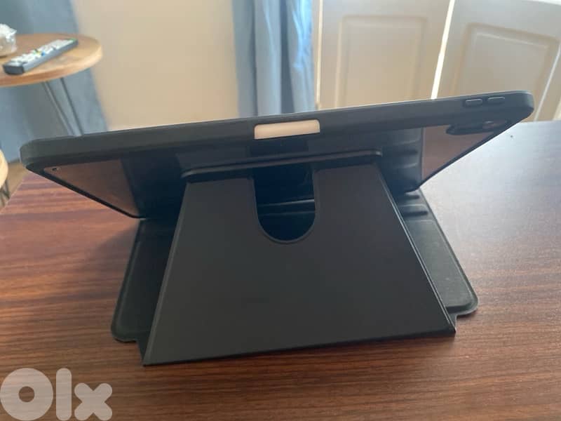used iPad Air 4th generation (very good condition) + apple pen + cover 3
