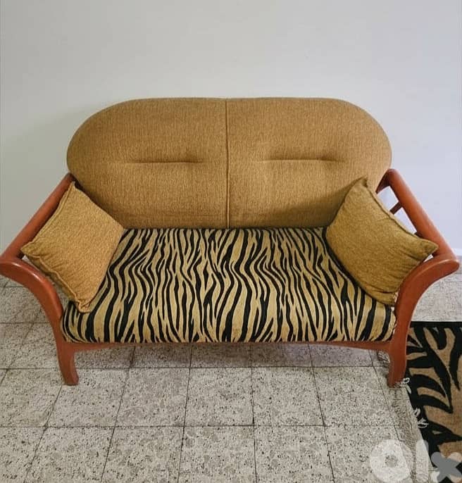 صالون كامل 4 قطع - خشب وقماش نمر - بكفيا | Wood Frame Tiger Print Sofa 1