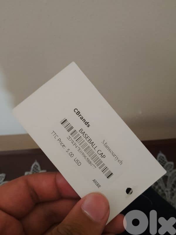 طاقية رجالي للبيع عدد 3 ماركة GUESS بعدون جديد سعر واحدي 5$ 6