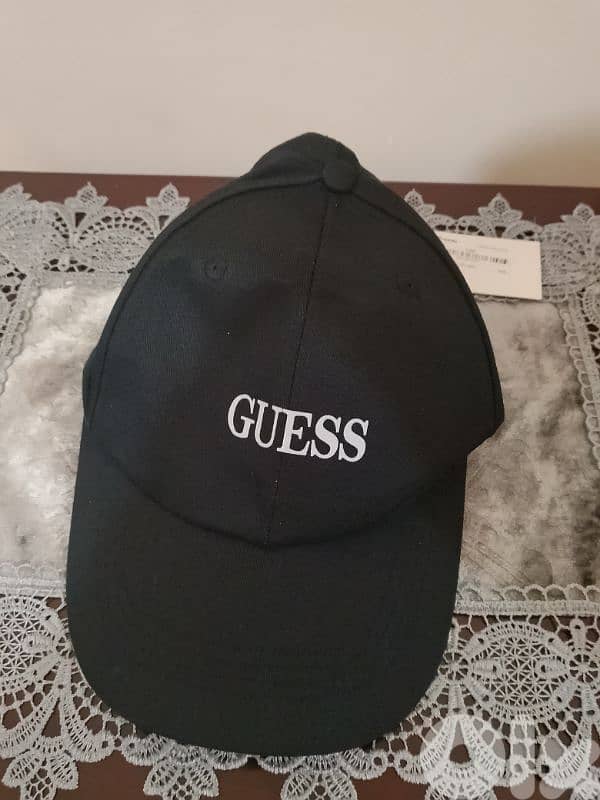 طاقية رجالي للبيع عدد 3 ماركة GUESS بعدون جديد سعر واحدي 5$ 14