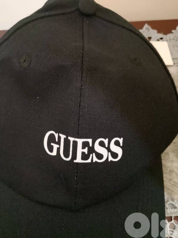 طاقية رجالي للبيع عدد 3 ماركة GUESS بعدون جديد سعر واحدي 5$ 15