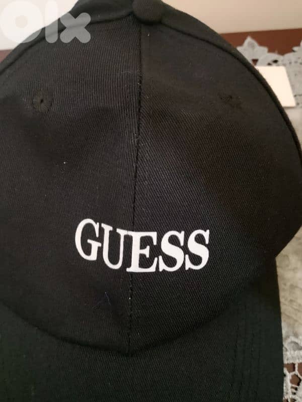طاقية رجالي للبيع عدد 3 ماركة GUESS بعدون جديد سعر واحدي 5$ 16