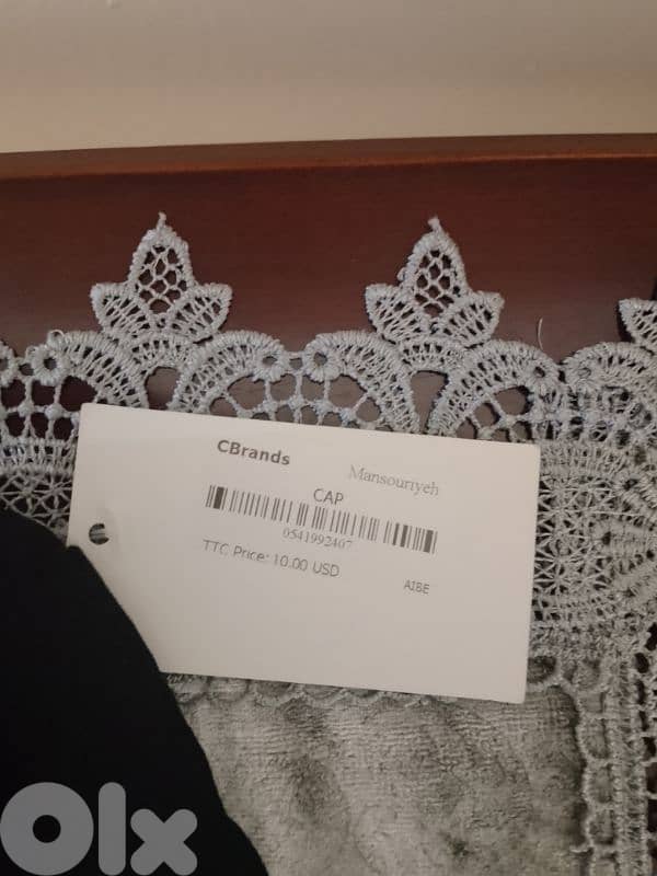طاقية رجالي للبيع عدد 3 ماركة GUESS بعدون جديد سعر واحدي 5$ 17