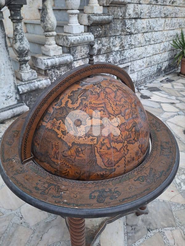 كرة ارضية بار انتيك رائع جدا globe of bar vintage Italy 1