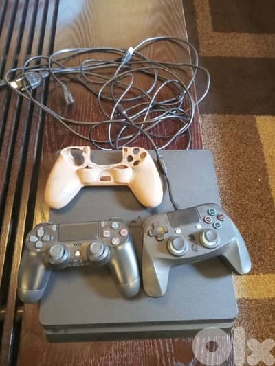PS4 slim 500gb used like new  with 1 controller