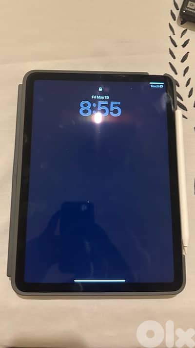 Apple iPad Air 4 256GB with Accessories