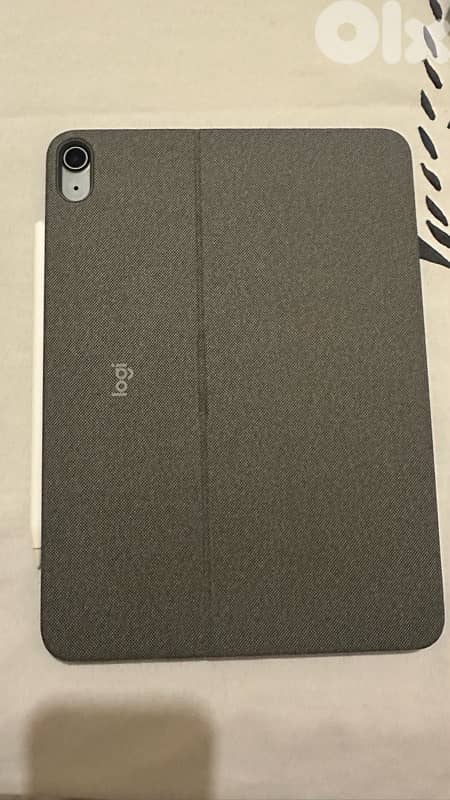 Apple iPad Air 4 256GB with Accessories 2
