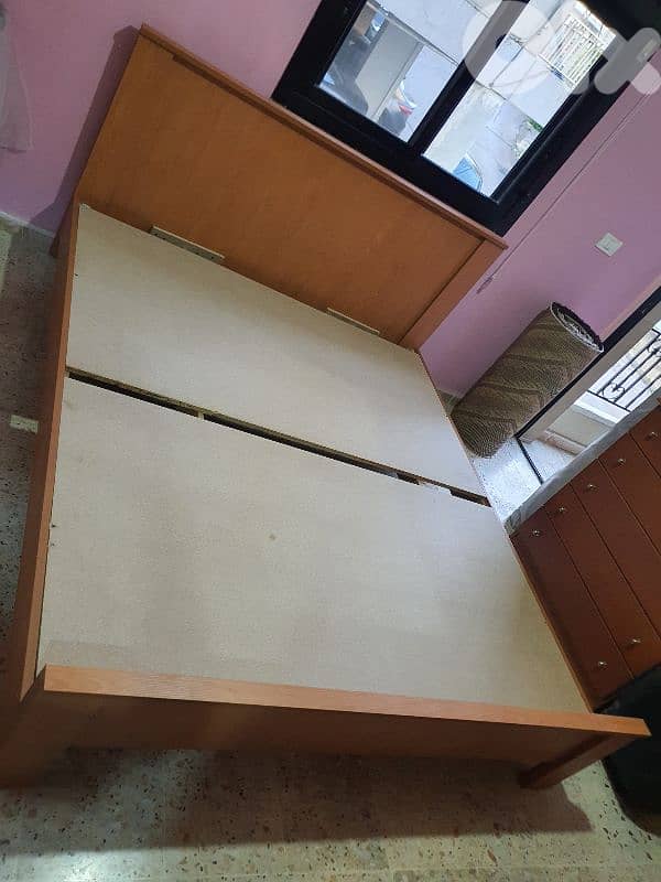 تخت مجوز 170cm مع فرشة طبية مدعم بقواطع جديد 1