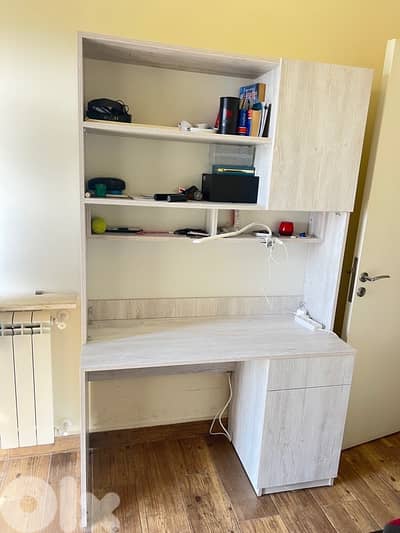 2 closets and 2 study desks