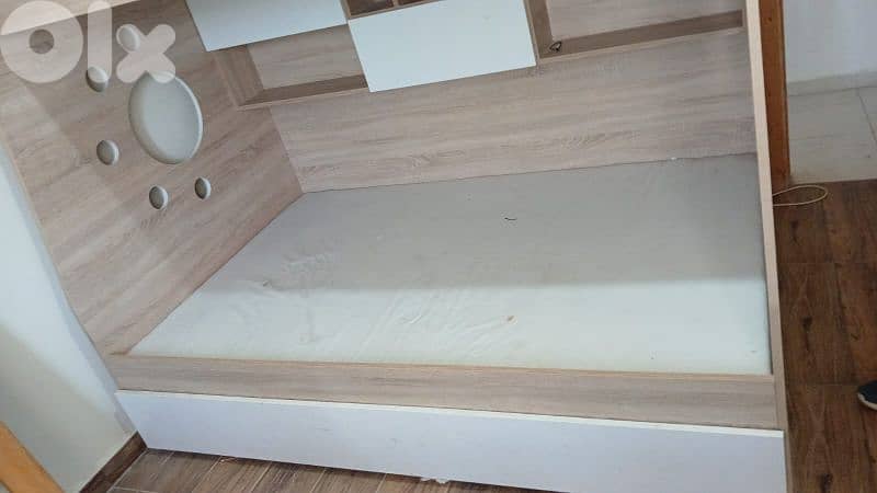 2 beds and one sliding drawer 3