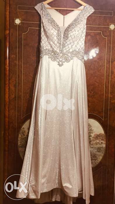 Dress with accesories
