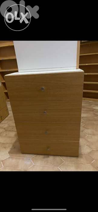 chest of drawers