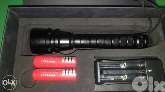 Diving torch ultrafire 1200 lumens 4200 MAH x 2 bateries