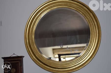 mirror with gold wood cader