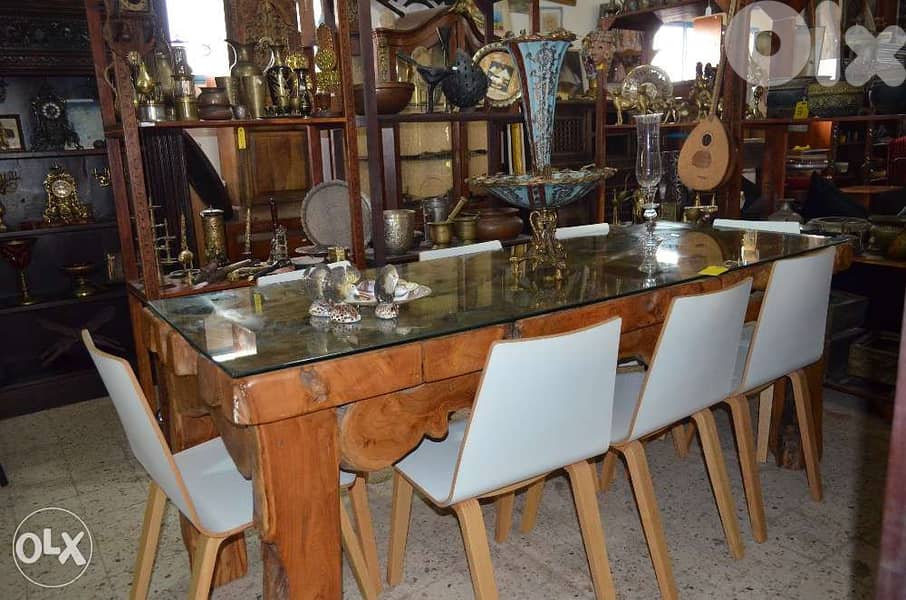 engraved table solid wood 1
