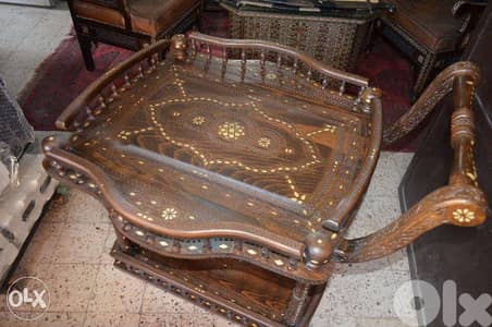 عربية خشب مطعمة صدف