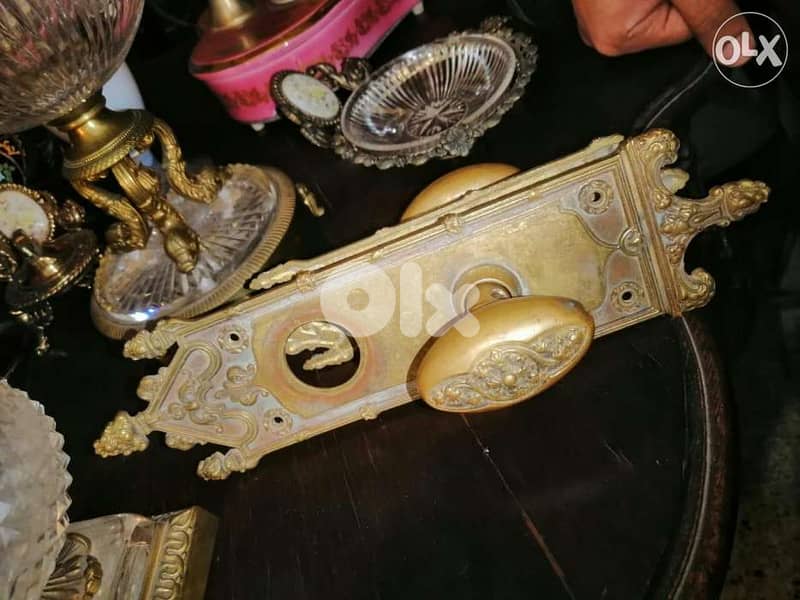 مسكة باب قديمة برونز كاملة شغل ناعم مميزة 1