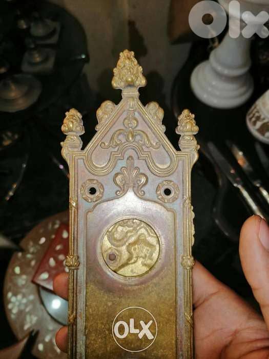 مسكة باب قديمة برونز كاملة شغل ناعم مميزة 3