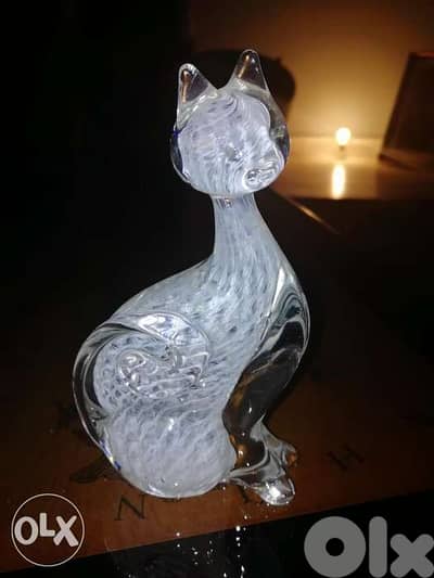 Crystal cat statue