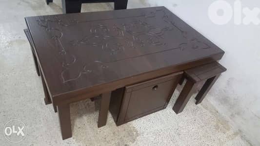 طاولة نص مع 4 طاولات صغار و جارور