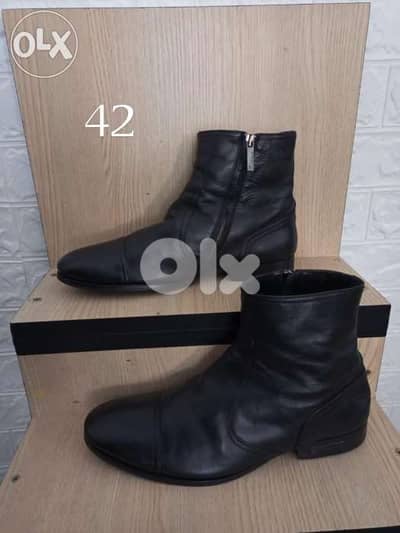 Black shoes size 42