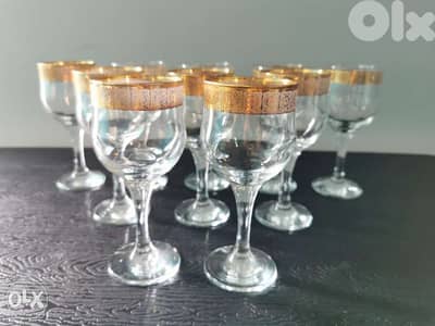 10 Gold rimmed wine glasses