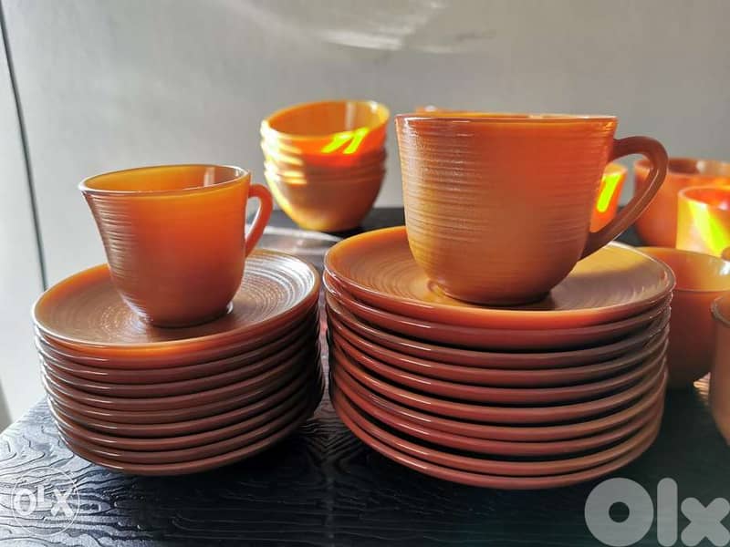 Rare Arcopal volcan Tazon Set of 70 2