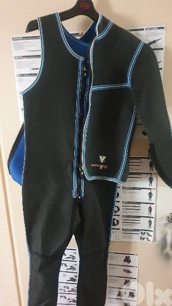 2 pieces 4mm meduim wet suit diving