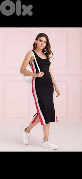 dress aswad . ahmar w abyad 3ala janeb s to xxL
